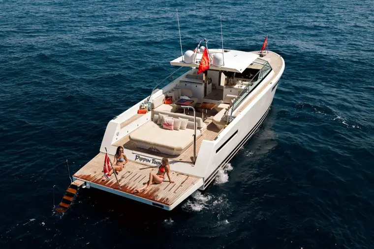 Yacht Delta 60, 18,22 m au mouillage à Juan-les-Pins