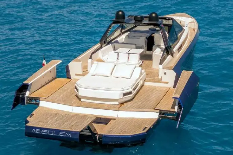 Yacht Evo R6, 18 m