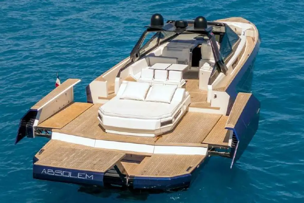 Yacht Evo R6, 18 m