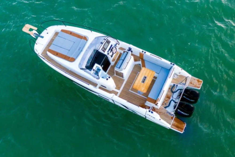 Yacht Flyer 9