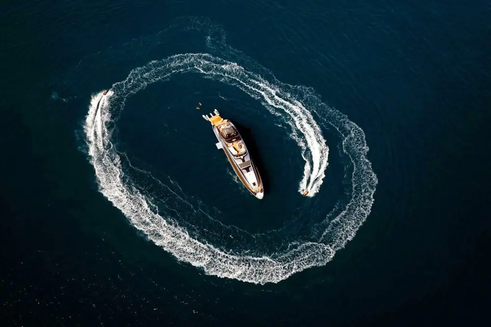 Yacht ISA Matsu, 37 m