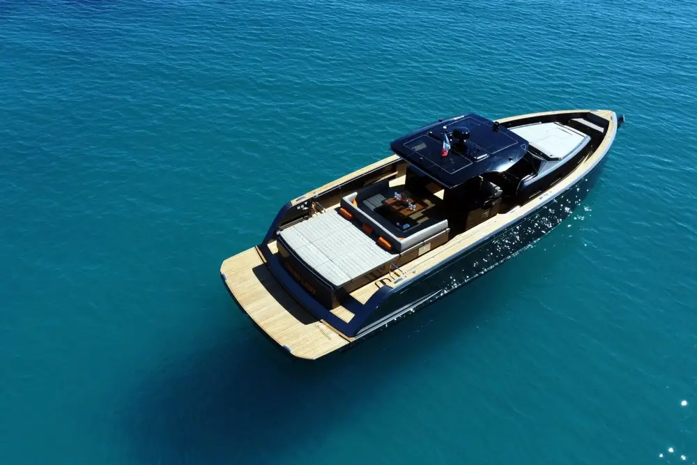 Yacht Pardo 50, 16,25 m au mouillage à Cannes