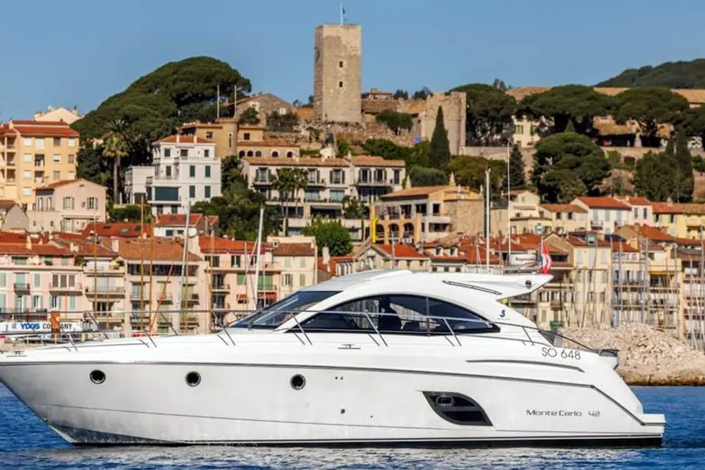 Yacht Prestige 590 Fly, 19 m