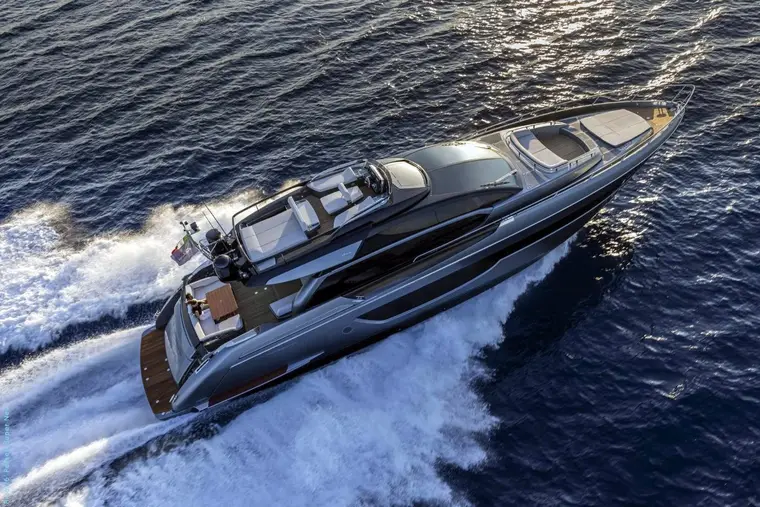 Yacht Riva 76 Perseo, 23,25 m au mouillage à Juan-les-Pins