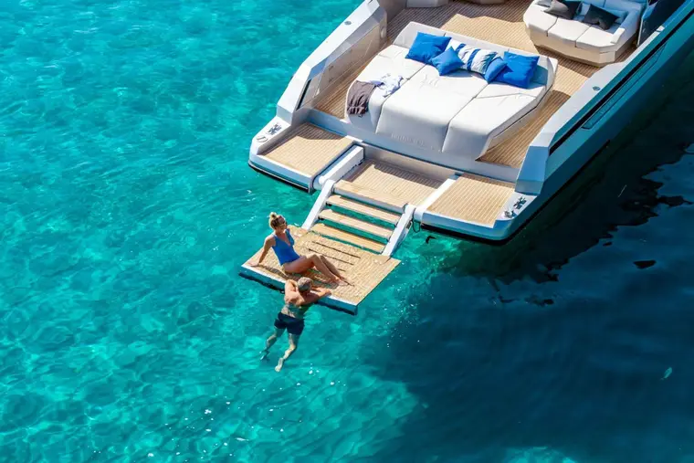 Yacht Santa Severa 42, 13 m au mouillage à Juan-les-Pins