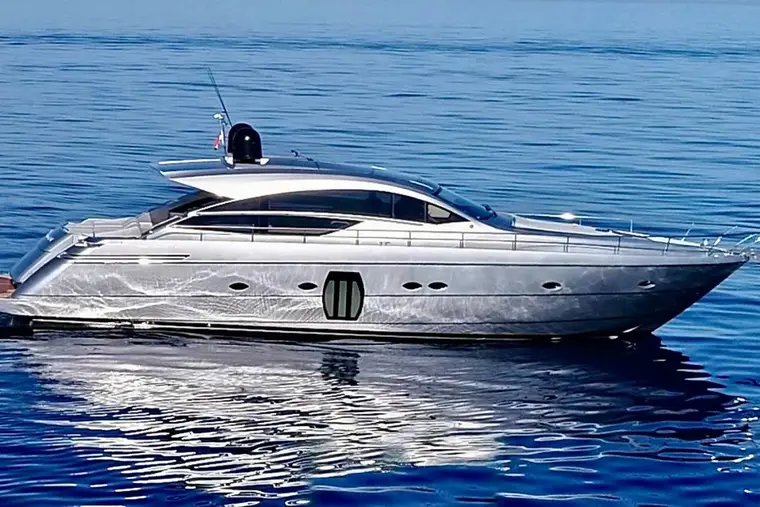 Yacht Pershing Sea Pearl, 20 m au mouillage à Port Canto, Cannes