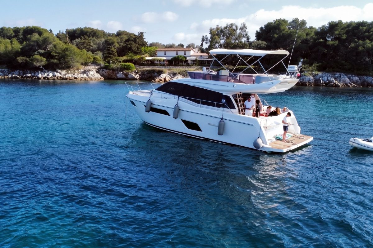 Ferretti 450